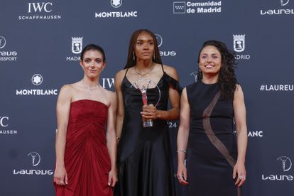 Desde el principio, Aitana Bonmatí, Salma Paralluelo e Ivana Andrés, con el premio Laureus que reconoce a la selección española de fútbol como mejor equipo de 2023.